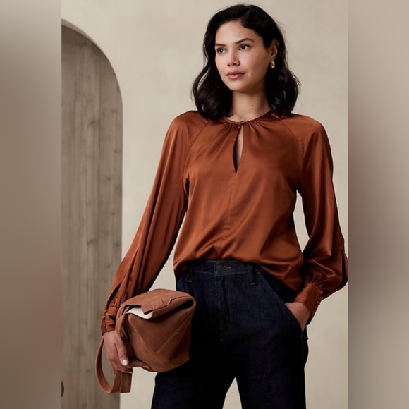 Banana Republic Tops - Banana Republic Keyhole Button Closure Long Raglan Sleeves Blouse Top Sz XXS.NWT